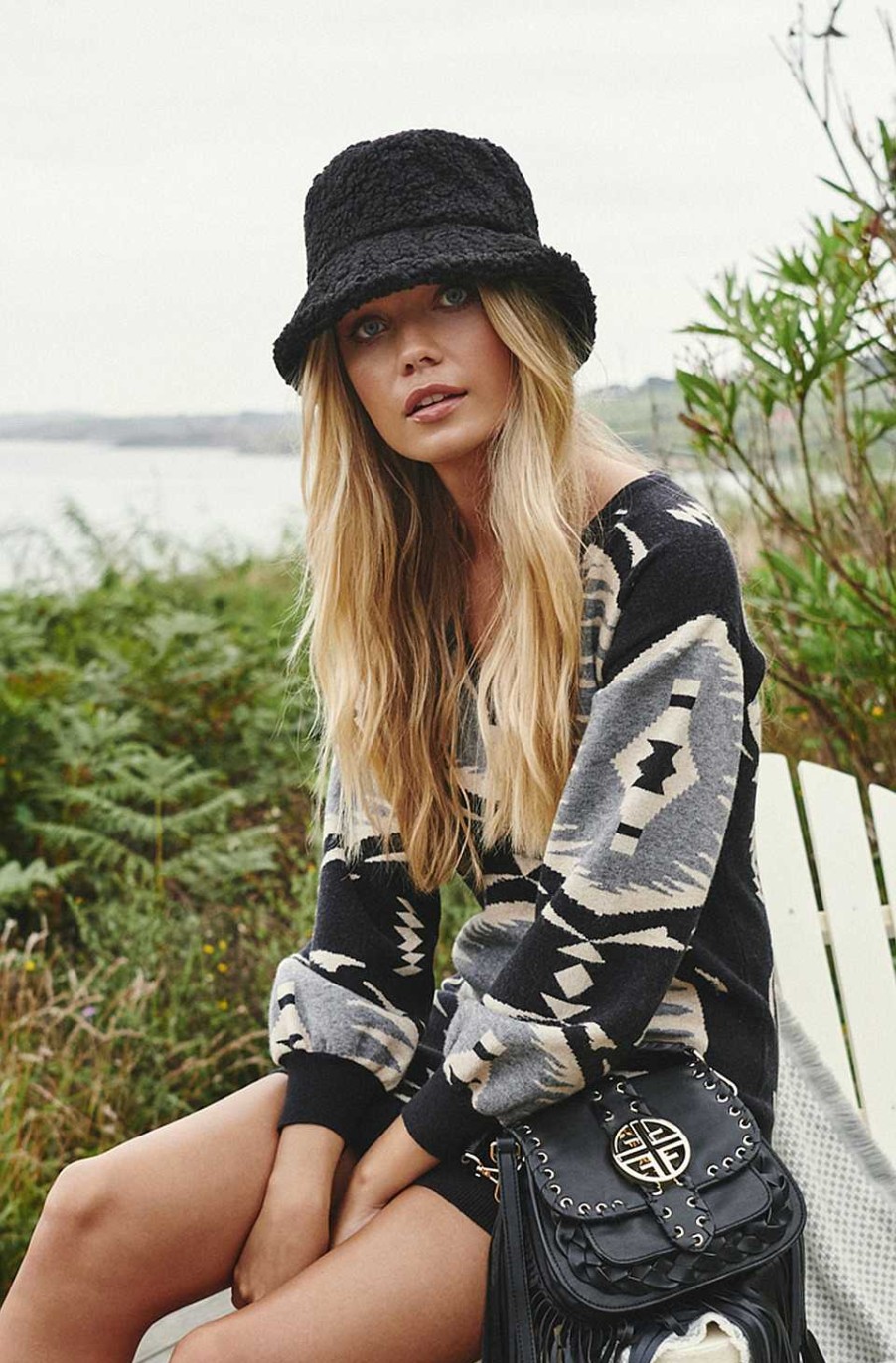 Accesorios Fetiche Suances | Gorro De Borreguito Negro